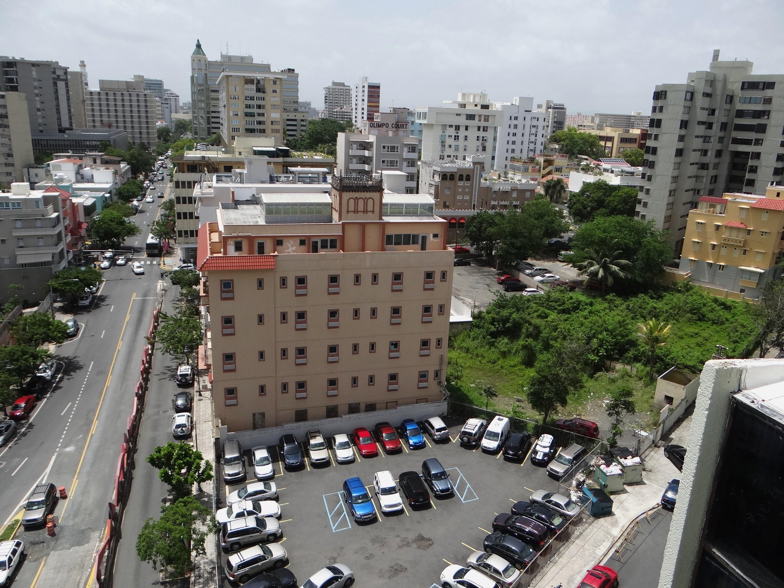 Vista desde la azotea del Edificio del Departamento de Justicia - San Juan (Miramar) - 2013 00007